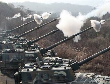 «Σκληρή» απάντηση της Β. Κορέας σε ΗΠΑ: Καταστρέφει -σε βίντεο- Carl Vinson και Λευκό Οικο